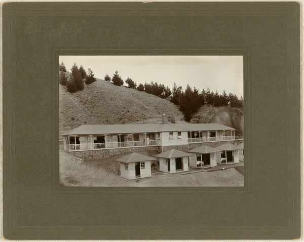 The children’s pavilion and top row of women’s shelters, 1913