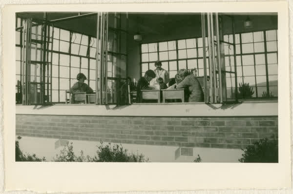 Class in progress at the open-air school, Cashmere, 1927
