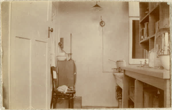 Doctor's laboratory in Middle Sanatorium, 1918