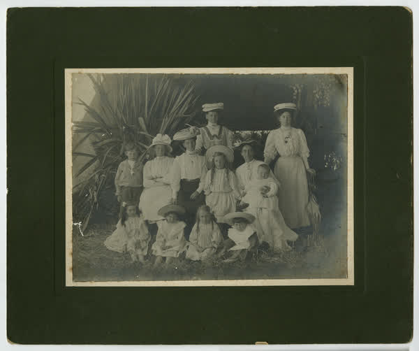 Picnic at Wainoni Park, 1900