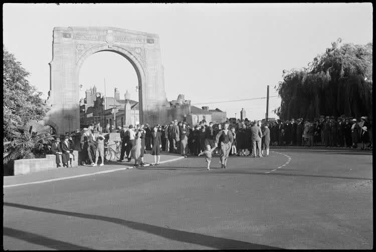 Parade, Cashel Street, Christchurch, 1940