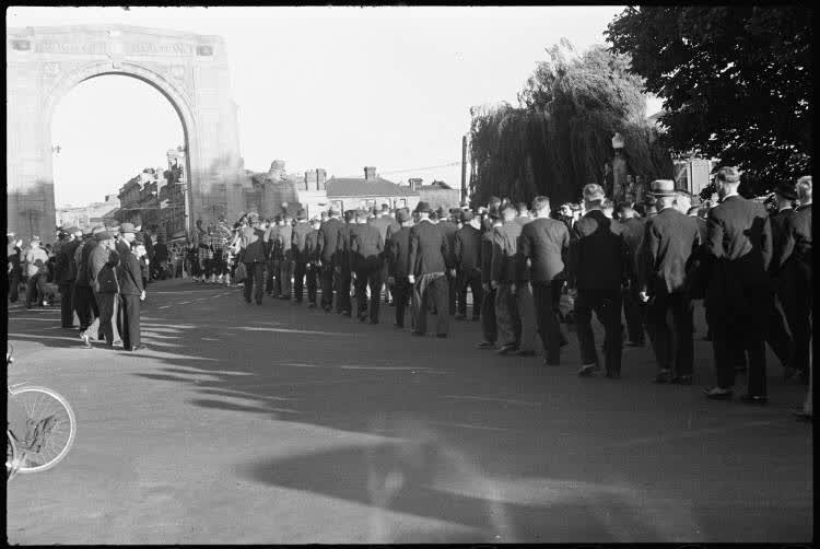 Parade, Cashel Street, Christchurch, 1940