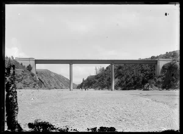 Waimakariri Gorge Bridge, 1900
