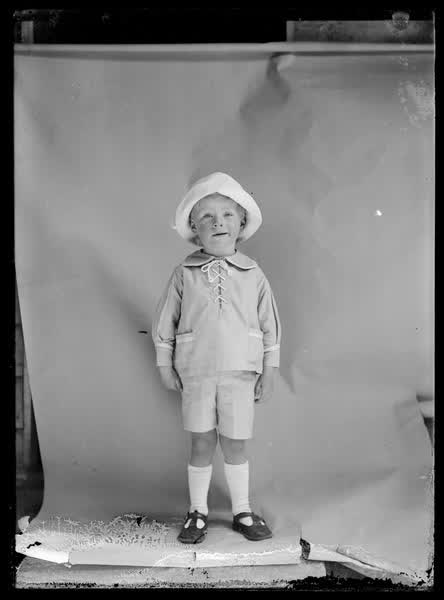 Bill Sutton wearing a hat, 1920