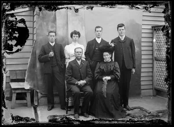 Sutton family portrait, 1900