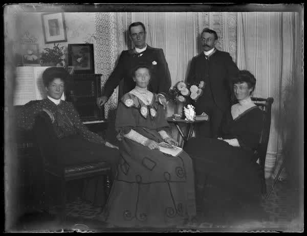 Five people in a living room, 1900