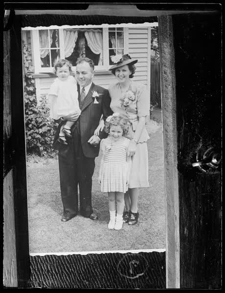 Dale family portrait, 1947