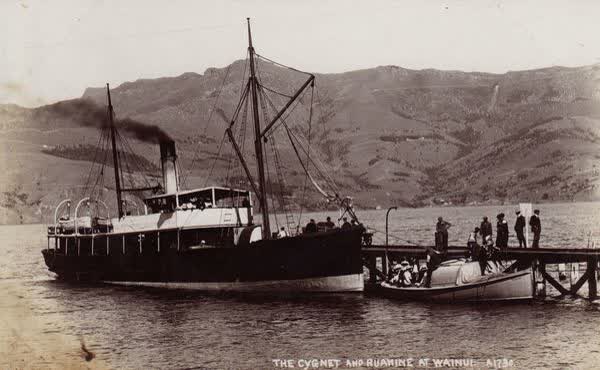 Boats at Wainui Wharf, 1911