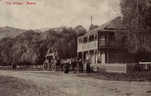Coach outside Garthowen, 1906