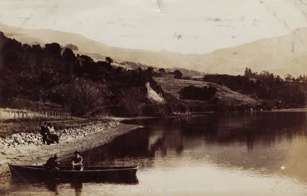 People along Lover's Walk, 1910