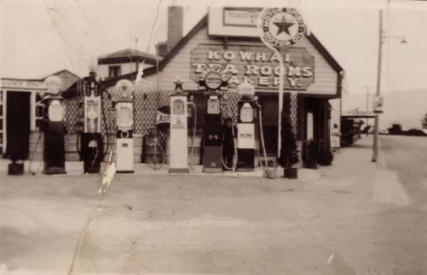 Akaroa service station and Kowhai Tea Rooms, 1940