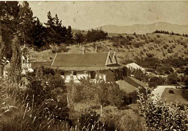 Double gabled house at Glen BayJan Shuttleworth collection, 1904