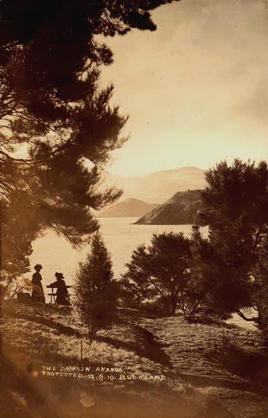 Two Ladies at Lookout pointJan Shuttleworth collection, 1910