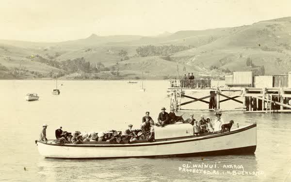 Ol’ Wainui boat beside Church Street Wharf in AkaroaJan Shuttleworth collection, 1911