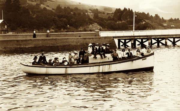 Ol’ Wainui boat beside Main Wharf in AkaroaJan Shuttleworth collection, 1912