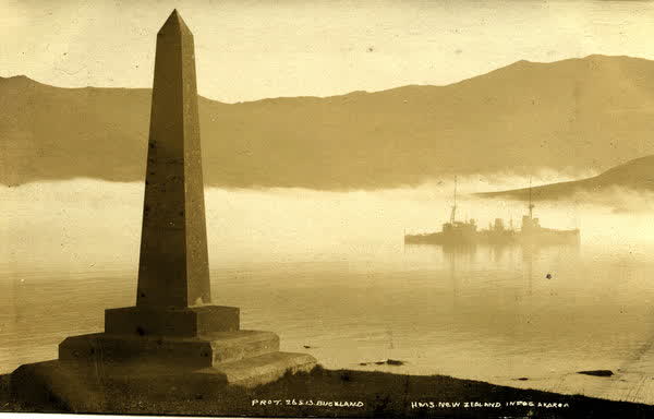 Britomart Monument at Green’s Point with HMS New ZealandJan Shuttleworth collection, 1913