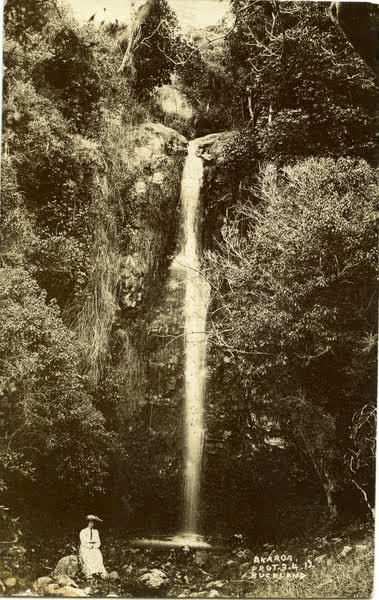 Unidentified woman at Newtons WaterfallJan Shuttleworth collection, 1912