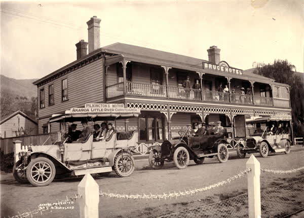 Three cars outside the Bruce Hotel in AkaroaJan Shuttleworth collection, 1912