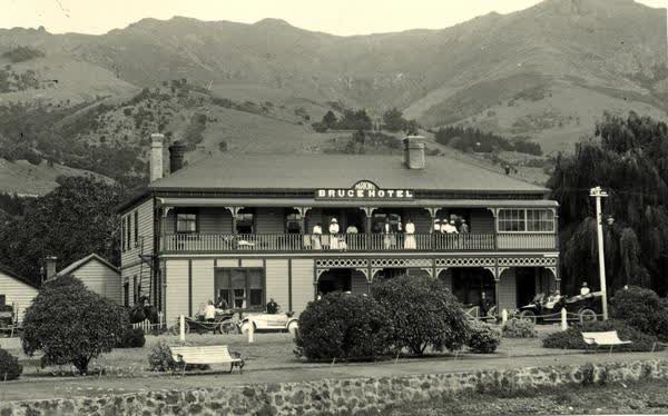 Bruce Hotel in AkaroaJan Shuttleworth collection, 1914
