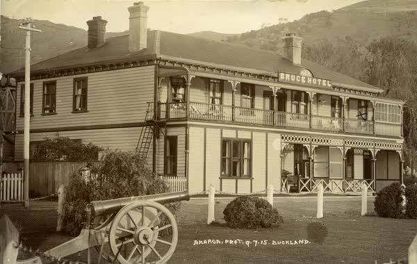 Kinman Cannon in front of the Bruce HotelJan Shuttleworth collection, 1915