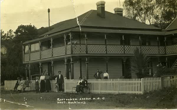Garthowen boarding house on Beach Road in AkaroaJan Shuttleworth collection, 1915