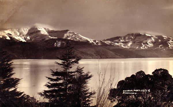 Snow on mountains in Banks PeninsulaJan Shuttleworth collection, 1918