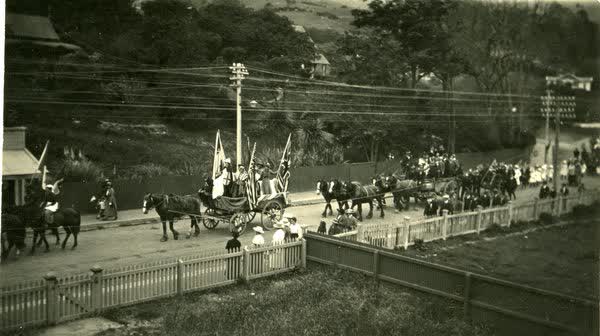 Horses and wagons in Armistice Day paradeJan Shuttleworth collection, 1918