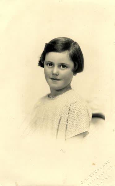 Dorothy Armstrong portraitJan Shuttleworth collection, 1928