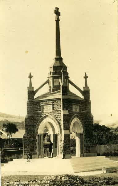 Three boys in school uniforms at Peninsula War MemorialJan Shuttleworth collection, 1928