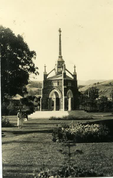Woman with a parasol at Peninsula War MemorialJan Shuttleworth collection, 1928