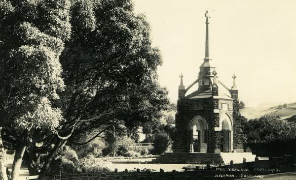 Peninsula War Memorial surrounded by treesJan Shuttleworth collection, 1928