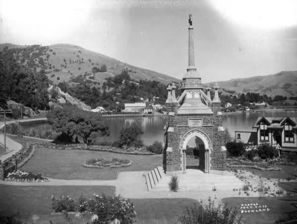 Peninsula War Memorial beside Akaroa HarbourJan Shuttleworth collection, 1930