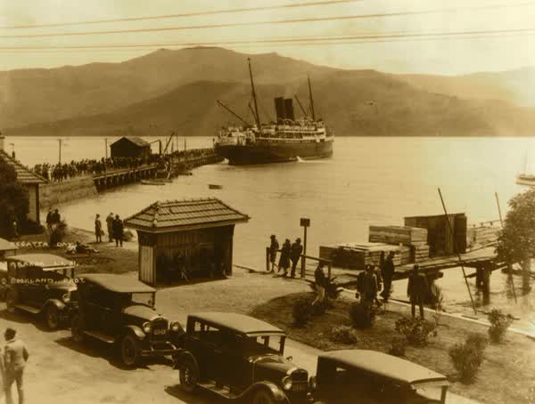 SS Maori at Main Wharf for Akaroa RegattaJan Shuttleworth collection, 1931