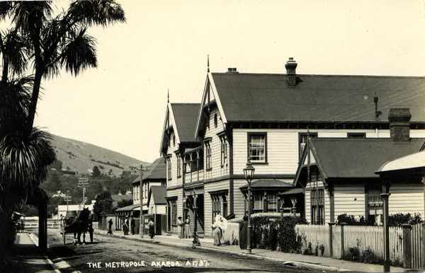 Metropole Hotel on Rue Lavaud, AkaroaJan Shuttleworth collection, 1910