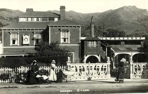 Ladies with prams in front of Ilfracombe boarding houseJan Shuttleworth collection, 1917