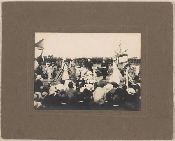 Queen crowning ceremony at Queen Carnival, 1917