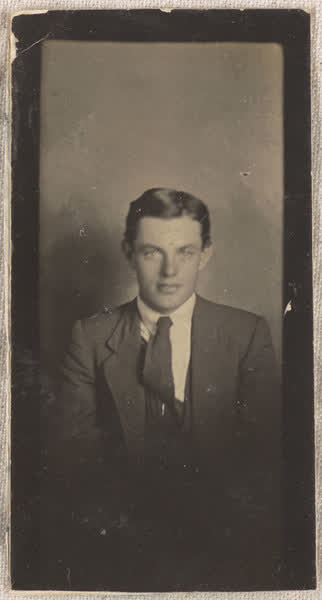 Man in shirt and tie, 1910