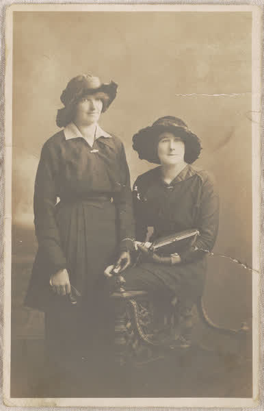 Mrs Sellers and Mrs Englefield, 1910