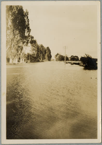 Flooding on Main North Road, 1926
