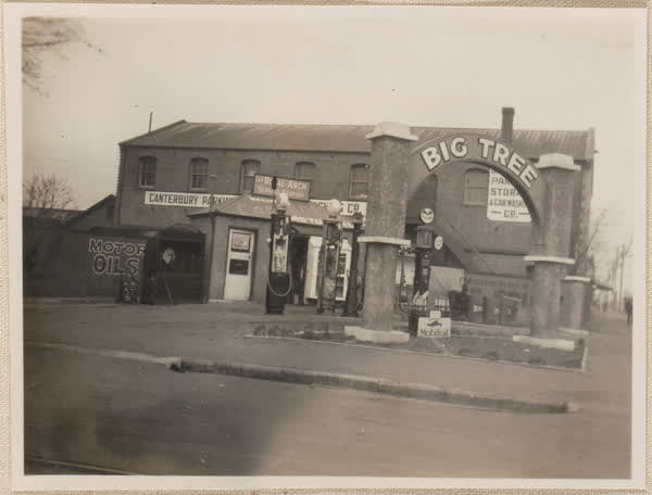 The Royal Arch Service Station, 1928