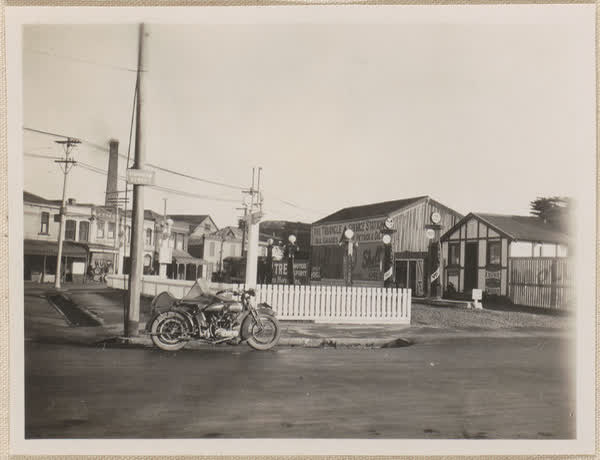 Triangle Service Station, 1928