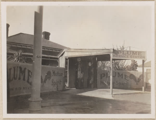 Plume Service Station, 1928