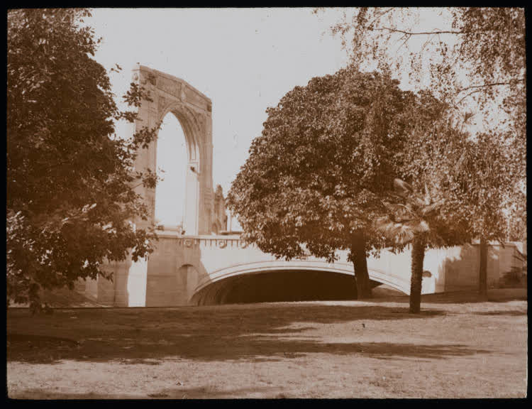 Bridge of Remembrance, Christchurch, 1940