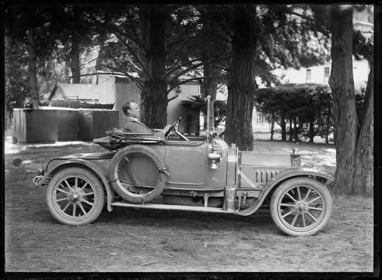 Car and driver, 1920