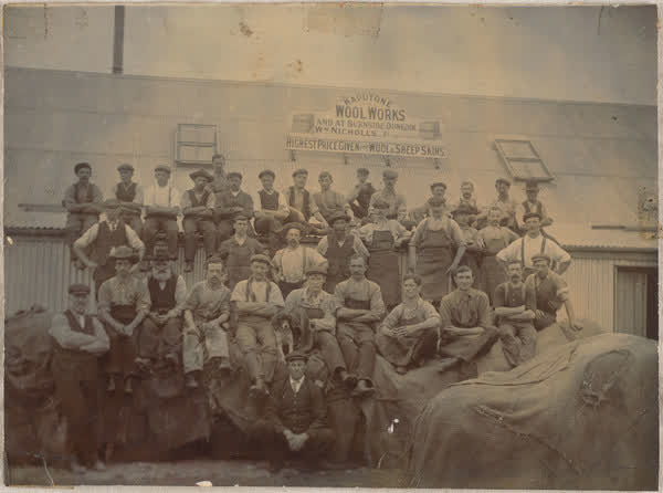 Kaputone Wool Works employees, 1910