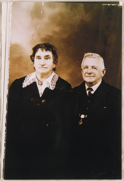 William and Minnie Hey, 1900
