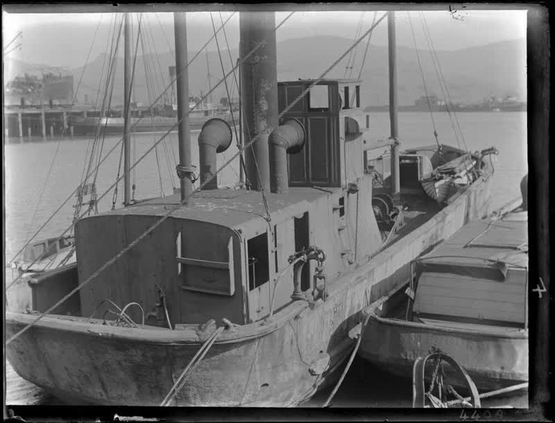 Old steamer at Lyttelton, 1900