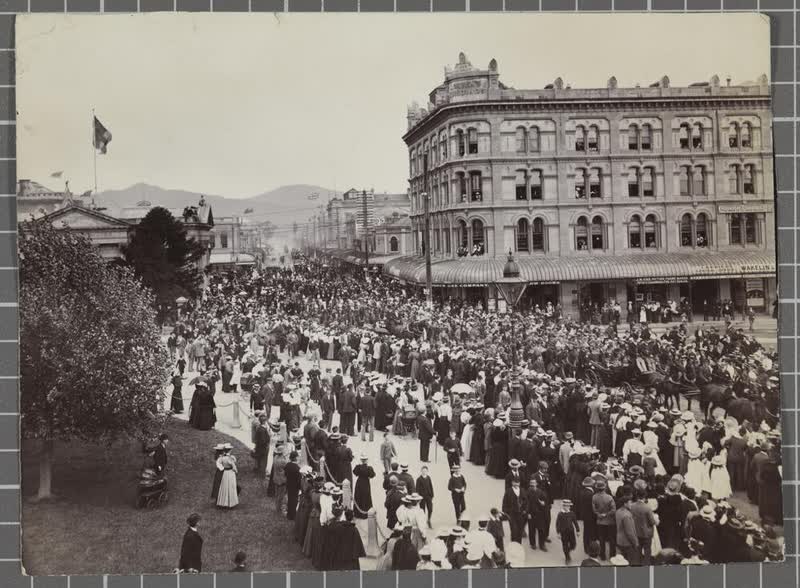 Lord Ranfurly's reception, Colombo Street, Christchurch, 1904