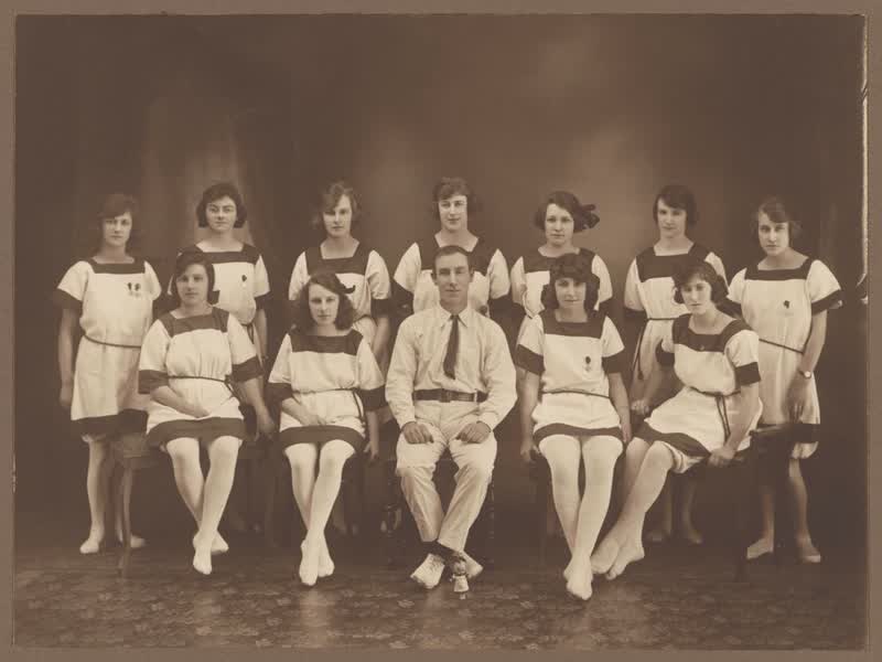 Buckett Gym group, Christchurch, 1920