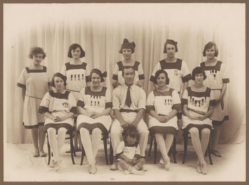 Buckett Gym group, Christchurch, 1920